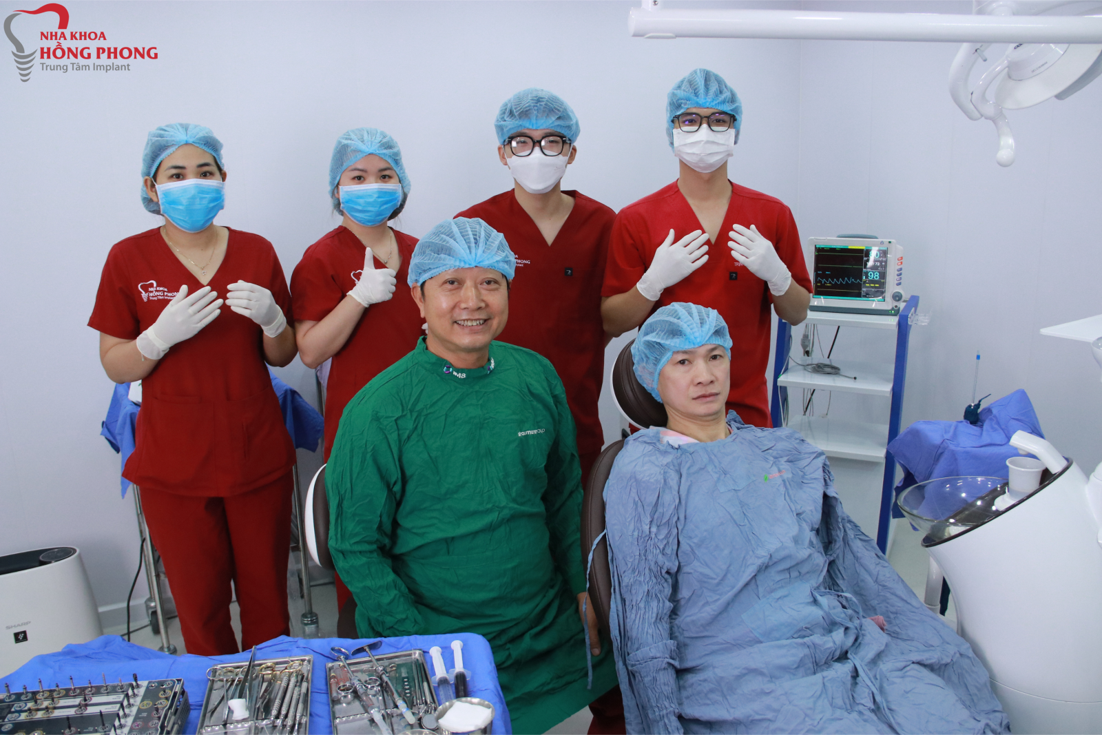 Nguyễn Phú Quý Thực Hiện Thành Công Cấy Ghép Implant