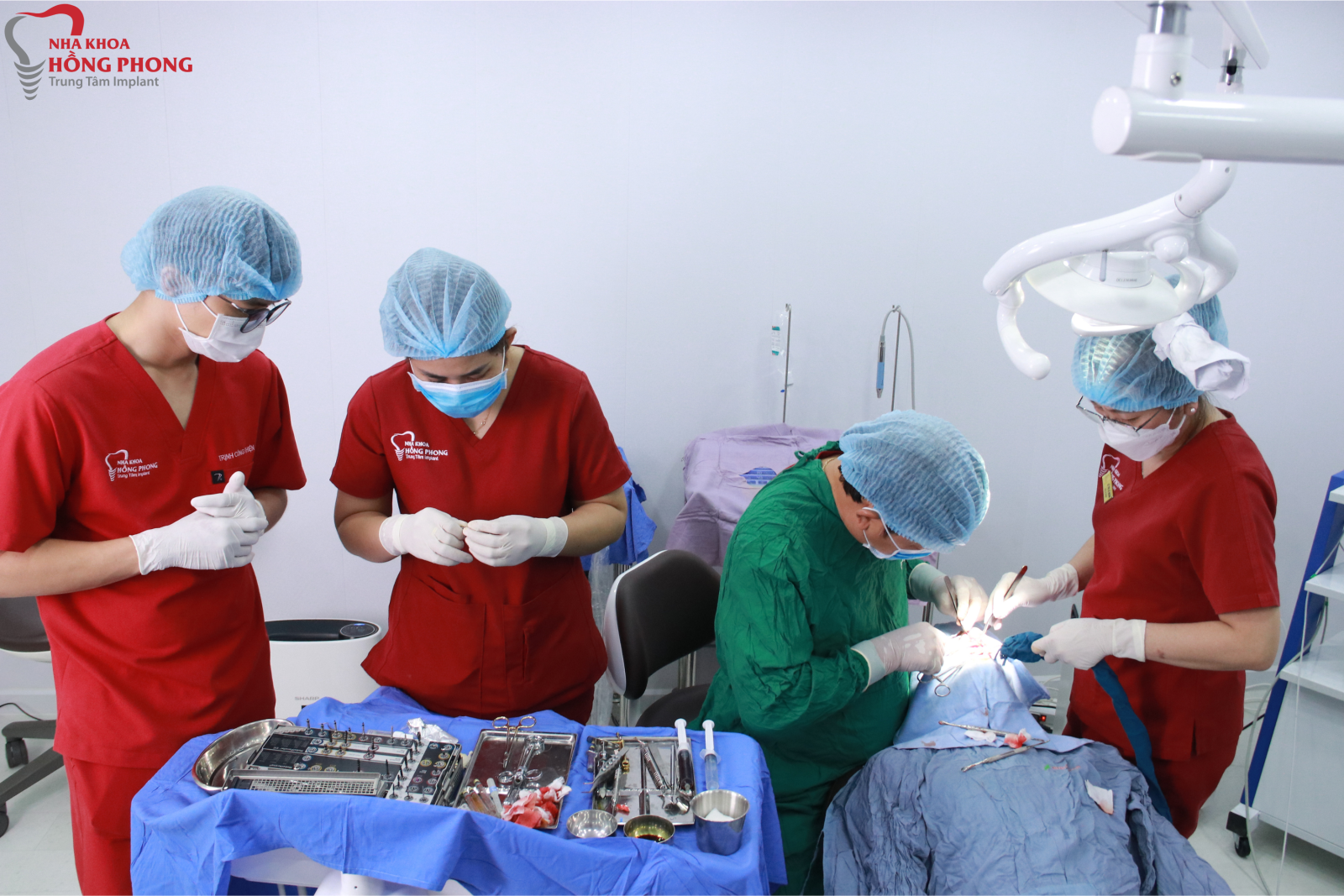 Nguyễn Phú Quý Thực Hiện Thành Công Cấy Ghép Implant