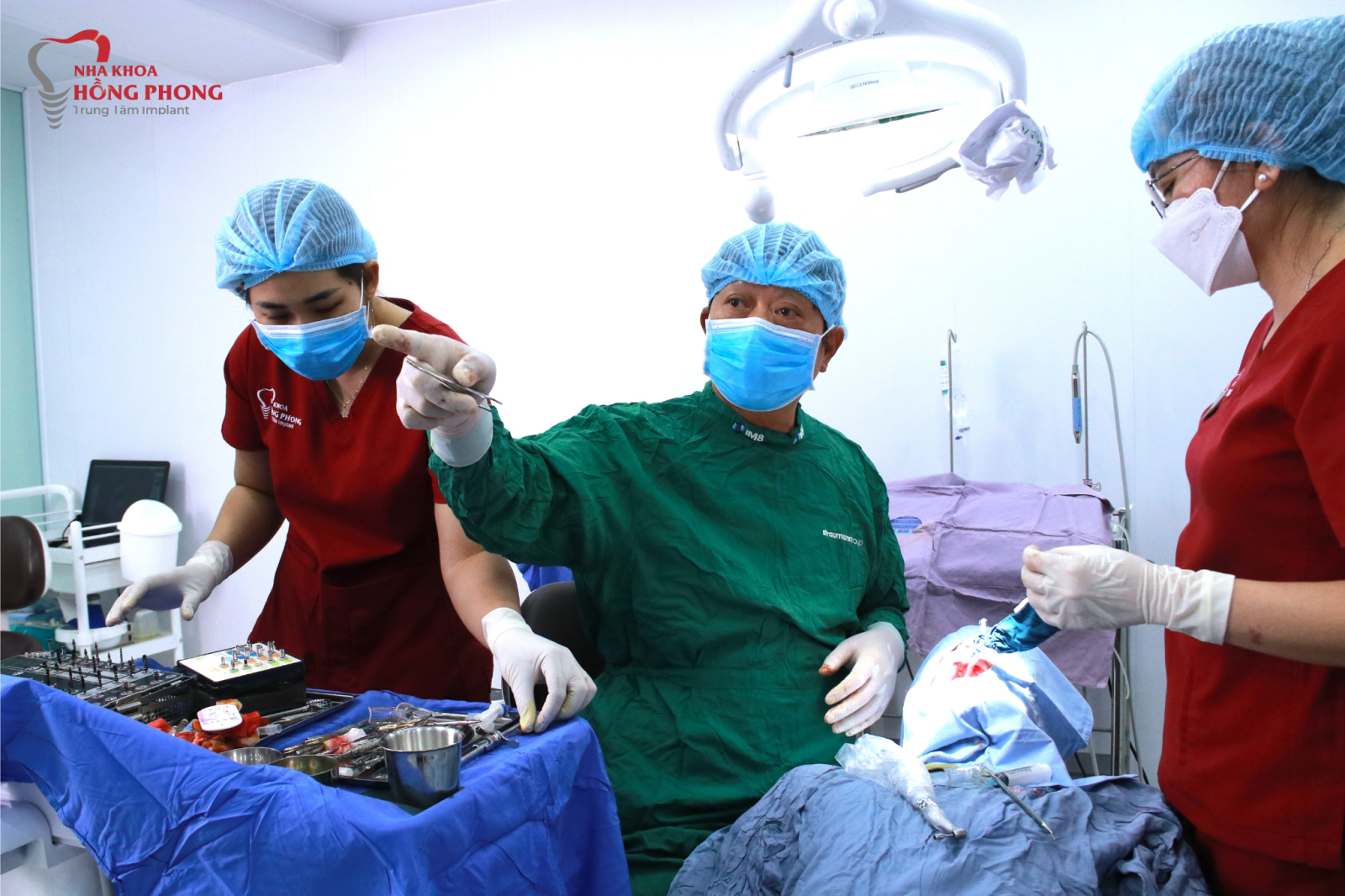 Nguyễn Phú Quý Thực Hiện Thành Công Cấy Ghép Implant