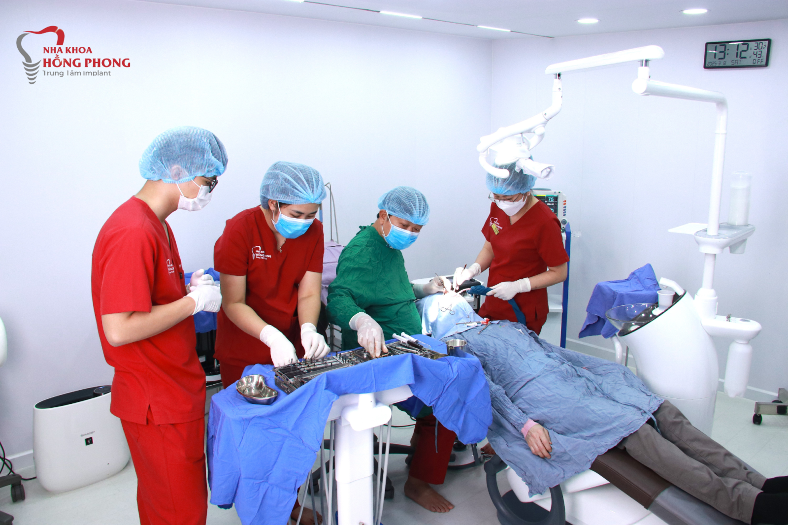 Nguyễn Phú Quý Thực Hiện Thành Công Cấy Ghép Implant