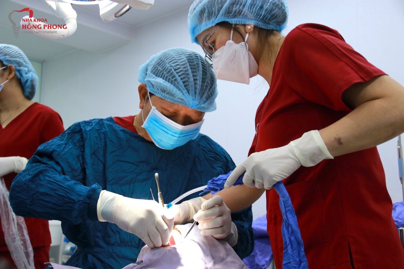 Nguyễn Phú Quý Thực Hiện Thành Công Cấy Ghép Implant