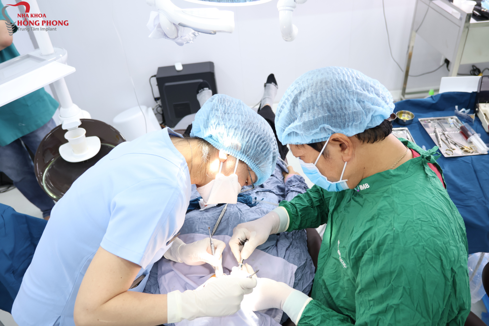 Phùng Xuân Hạnh Thực Hiện Thành Công Cấy Ghép Implant