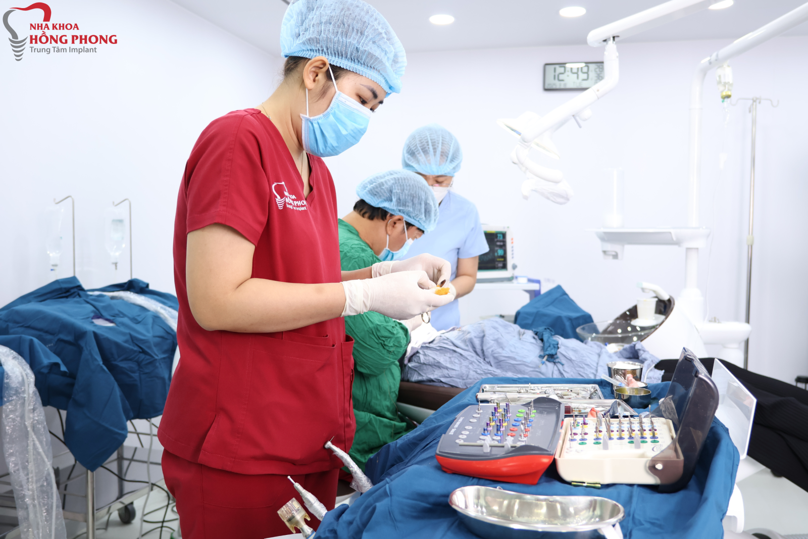 Phùng Xuân Hạnh Thực Hiện Thành Công Cấy Ghép Implant