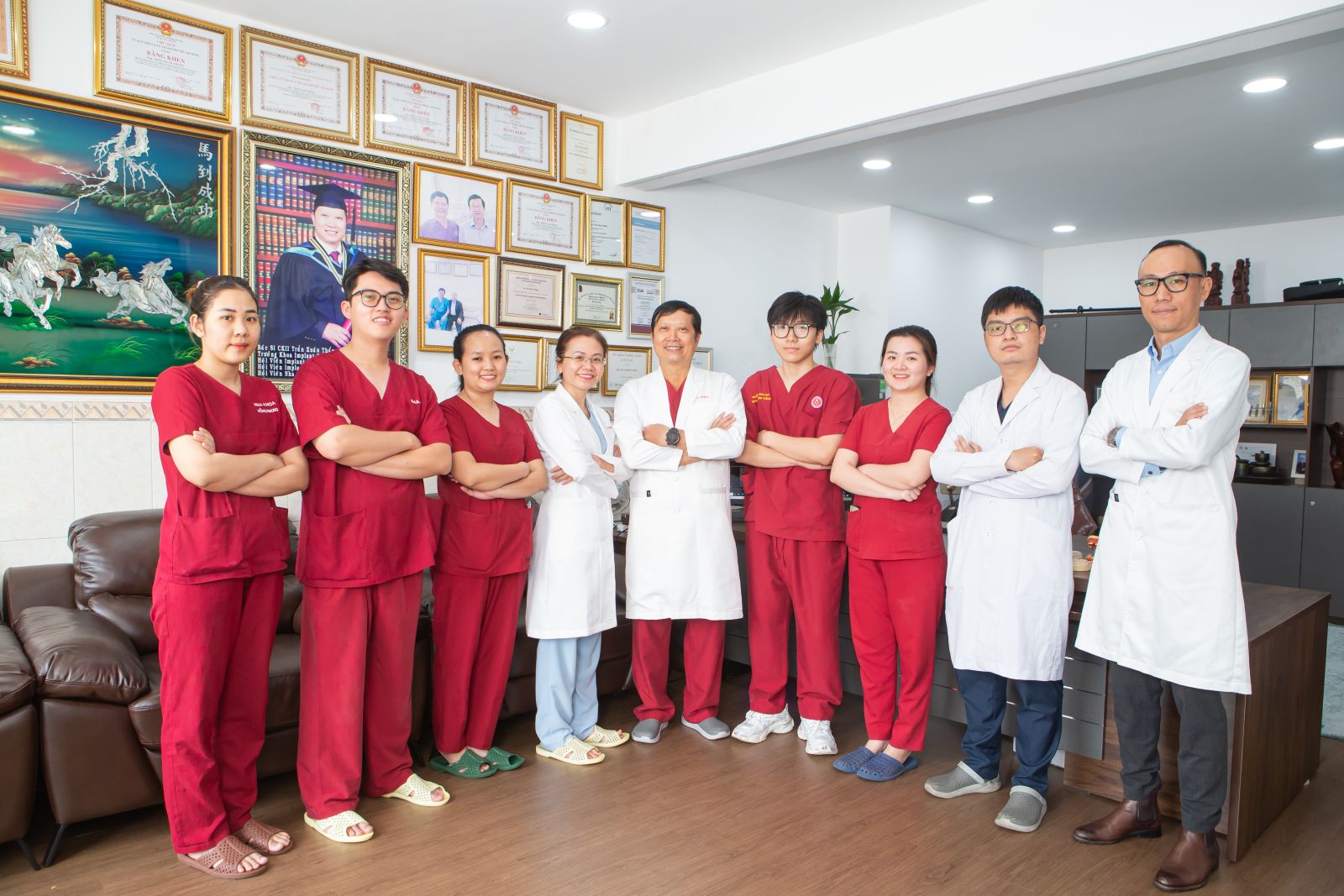 ➡️ Xem thêm: Giới thiệu về Bác sĩ Thắng - Chuyên khoa II (BSCKII) Trưởng khoa Cấy Ghép Implant tại Bệnh viện Răng Hàm Mặt TP.HCM